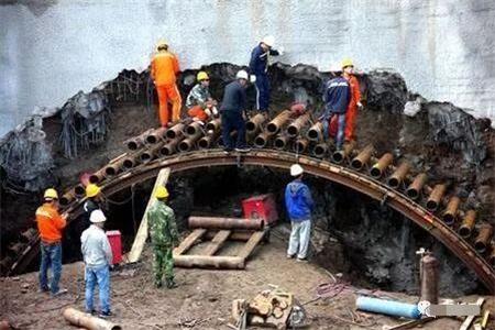 柳林隧道钢花管支护案例